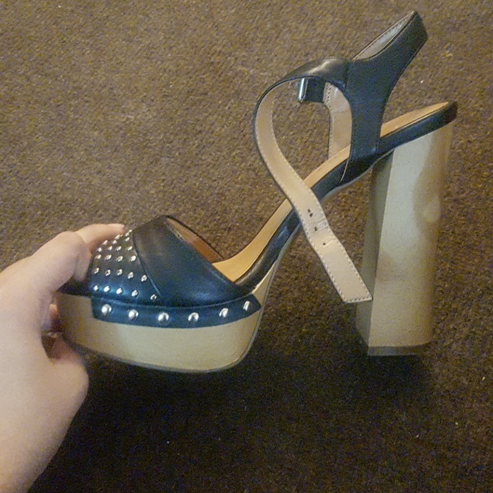 Heels - Picture 2 of 2